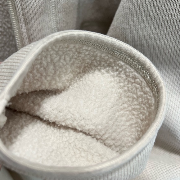 Like new!! The North Face men’s XL Gordon
Lyons Full Zip Fleece Sweater
Jacket - Picture 10 of 14